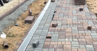 Профессиональная укладка плитки на улице в Донском в октябре